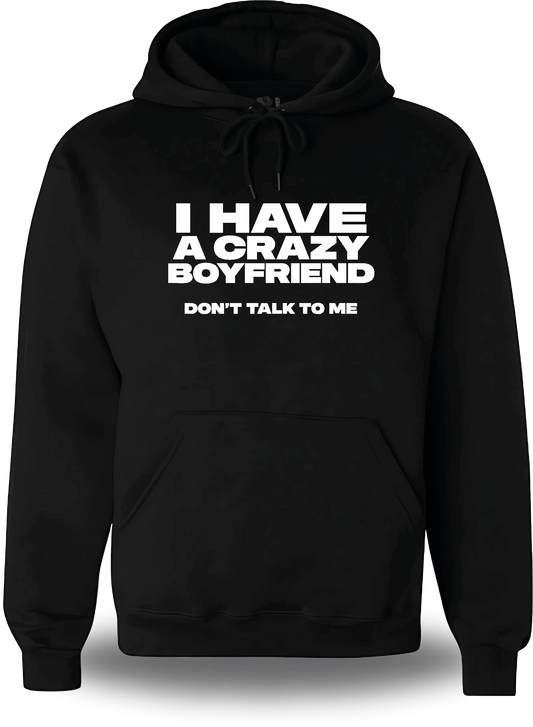 Felpa con cappuccio nera «I Have A Crazy Boyfriend Don't Talk To Me», vista frontale, design a tema umorismo e punchline