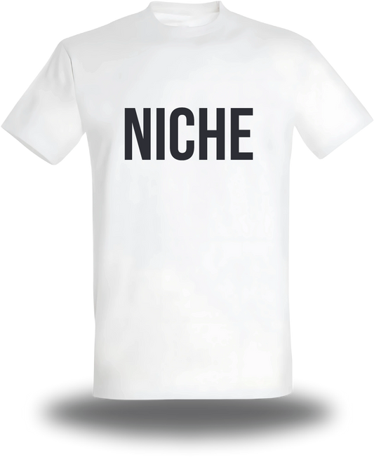 T-shirt blanc « Niche » vu de face, design geek culture et mème