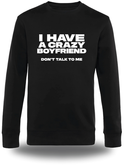 Felpa girocollo nera «I Have A Crazy Boyfriend Don't Talk To Me», vista frontale, design a tema umorismo e punchline