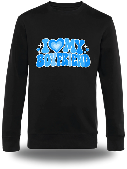 Pull col rond noir « I Love My Boyfriend » vu de face, design amour et couple