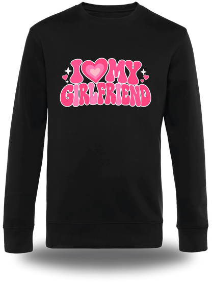Pull col rond noir « I Love My Girlfriend » vu de face, design amour et couple