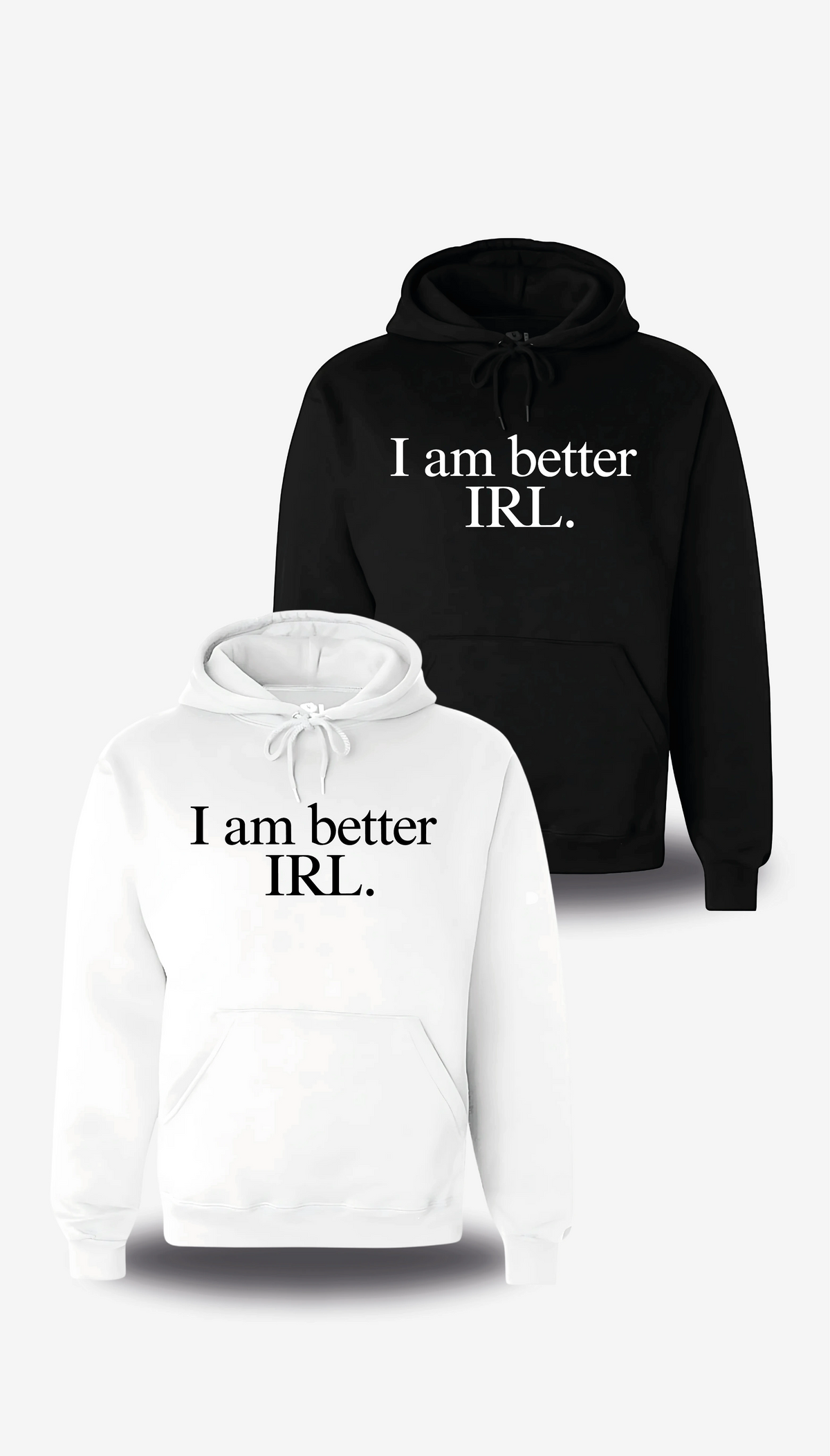 Sweatshirt à capuche « I Am Better Irl » en blanc et noir, vus de face, design geek culture et internet