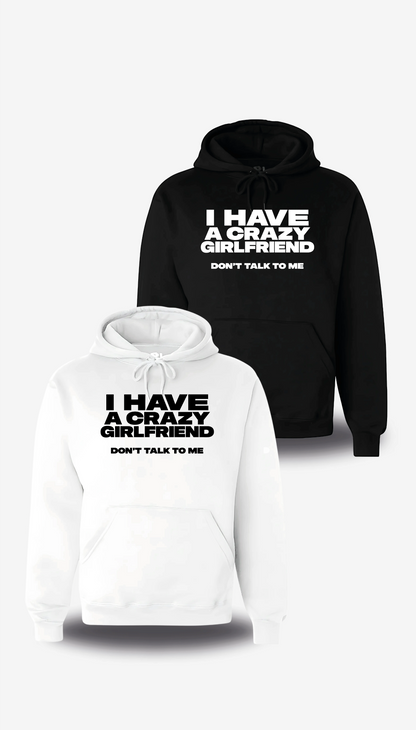Sweatshirt à capuche I Have A Crazy Girlfriend Don't Talk To Me en blanc et noir, vus de face, design humour, amour, punch