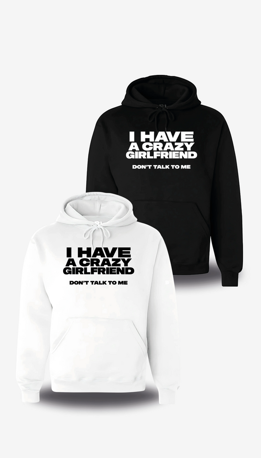 Felpa con cappuccio «I Have A Crazy Girlfriend Don't Talk To Me», in bianco e nero, vista frontale, design a tema umorismo