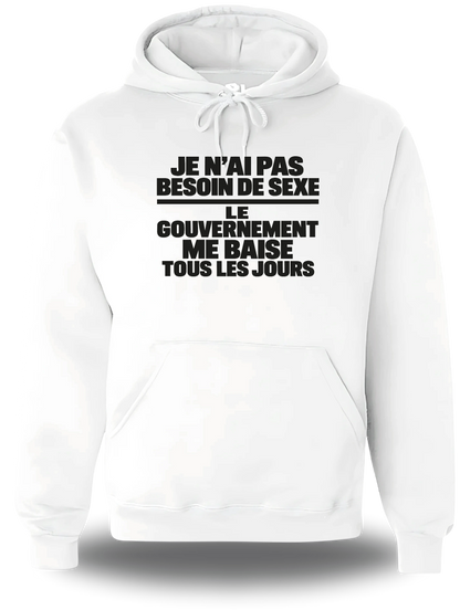 Sweatshirt à capuche blanc « je n'ai pas Besoin de Sexe le Gouvernement me Baise tous les jours » vu de face, design humour