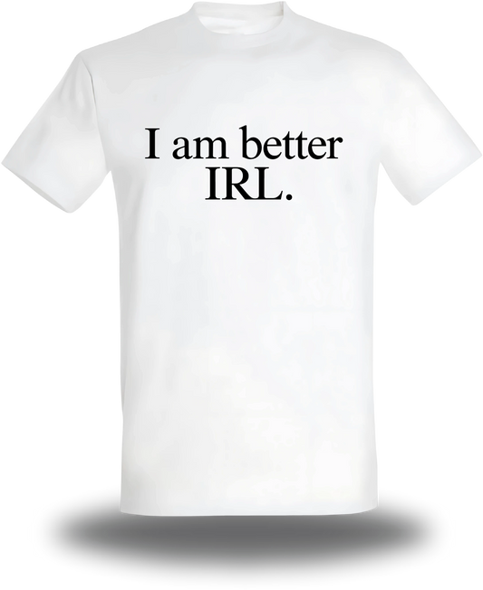 T-shirt blanc « I Am Better Irl » vu de face, design geek culture et internet