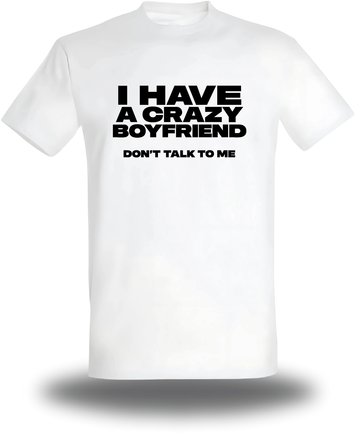 Weißes T-Shirt „I Have A Crazy Boyfriend Don't Talk To Me“, Vorderansicht, Motiv: Humor, Punchline, Liebe und Paar
