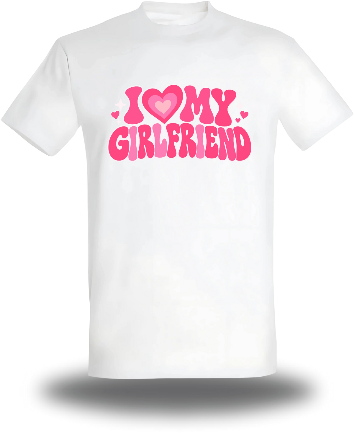 T-shirt blanc « I Love My Girlfriend » vu de face, design amour et couple