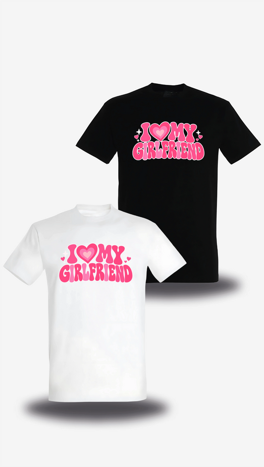 T-shirt « I Love My Girlfriend » en blanc et noir, vus de face, design amour et couple